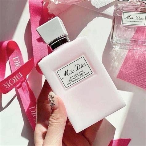 miss dior lait fondant pour le corps moisturizing body milk